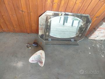 specchio da bagno e lampadario