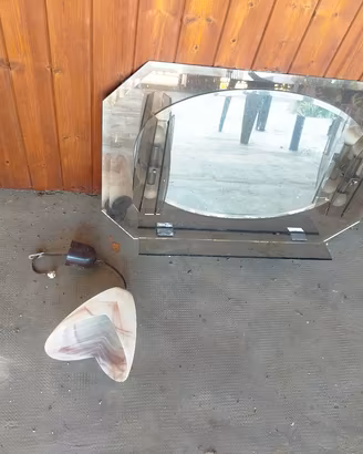 specchio da bagno e lampadario