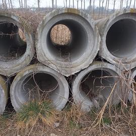 tubi e pozzetti di cemento