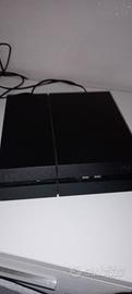 PlayStation 4 da comprare HD e il joystick usato