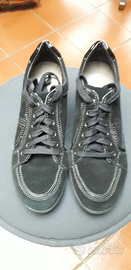 Scarpe sportive con un po' di tacco