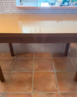 tavolo con cassetto estraibile