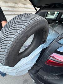 Pneumatici invernali 235/60 R18.