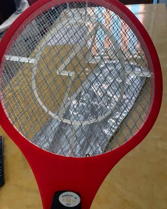 Racchetta piglia insetti elettrica