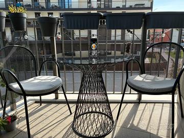 Tavolo e sedie da esterno marca Emu