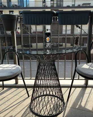 Tavolo e sedie da esterno marca Emu