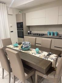 Tavolo in legno moderno