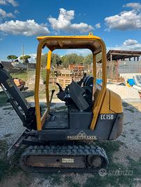 Scavatorino volvo ec15b