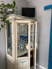 Vetrina in stile provenzale