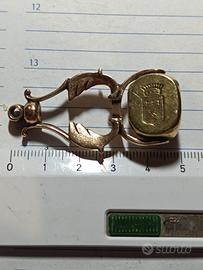 antico sigillo con due stemmi araldici