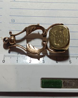 antico sigillo con due stemmi araldici