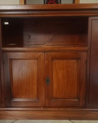 Mobiletto porta TV in legno.