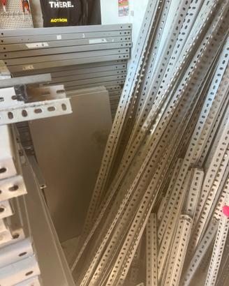 Scaffali rinforzati ripiani in ferro