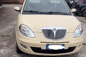 Lancia ypsilon