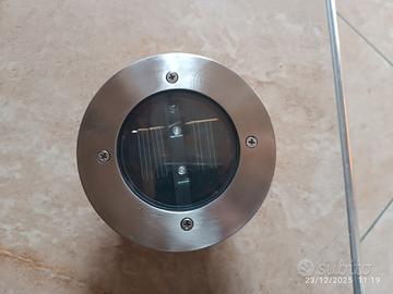 Faretto segnapassi  a energia solare