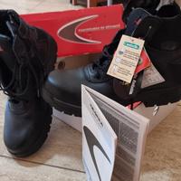 anfibi con punta in acciaio