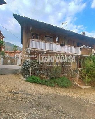 TERRATETTO UNIFAMILIARE NEL CENTRO STORICO DI VALL