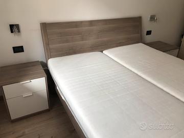 Letto con comodini e materassi
