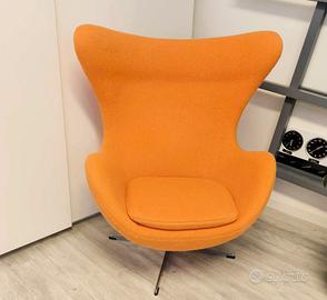 Poltrona modello Egg Chair 3316 del 1958 in cashme