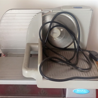 Affettatrice professionale negozio alimentari