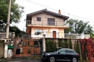 Ragalna - rifinita villa bifamiliare