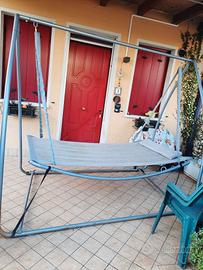 lettino sospeso da giardino