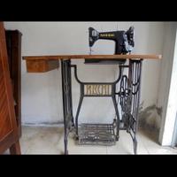 MACCHINA DA CUCIRE NECCHI