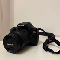 Canon 1300D con obiettivo EF-S 18-55mm
