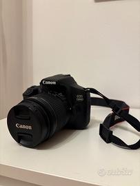 Canon 1300D con obiettivo EF-S 18-55mm