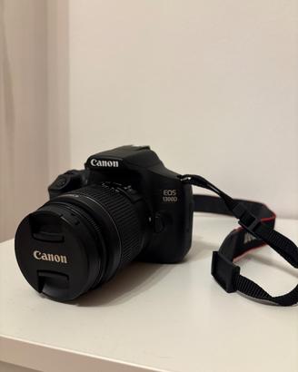 Canon 1300D con obiettivo EF-S 18-55mm