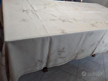 Tovaglia lino  ricamata a mano per 12 