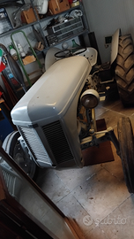 Trattore d'epoca massey ferguson TEF 20