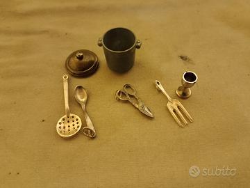 Set Miniature e Ciondoli Vintage in Metallo -