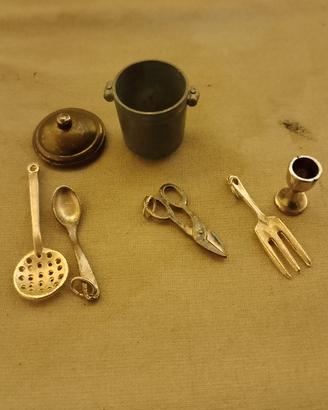 Set Miniature e Ciondoli Vintage in Metallo -