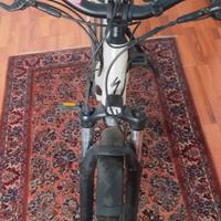 bici elettrica  Specialized 