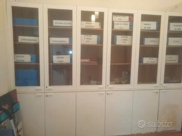 libreria con frigo interno 