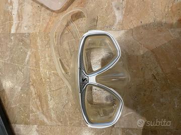 Maschera e pinne Sub