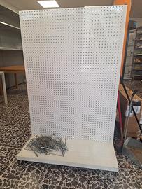 Espositore in metallo con ganci