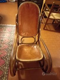Sedia a dondolo stile thonet