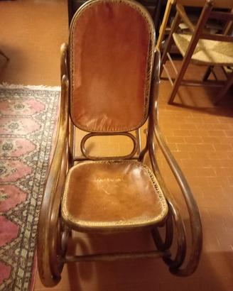 Sedia a dondolo stile thonet