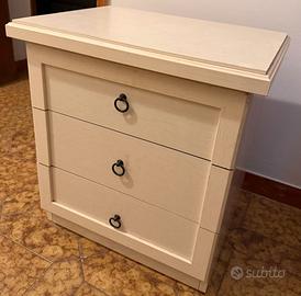 Comodino in Legno Chiaro --- Stile Classico Modern