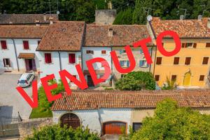 CASA DI CORTE A ILLASI