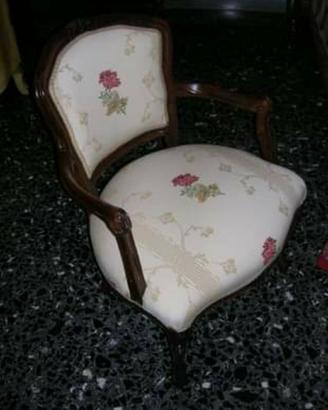 Coppia di poltroncine in stile Luigi
XV