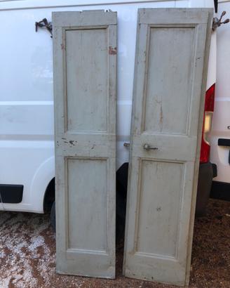 Vecchia porta a due ante