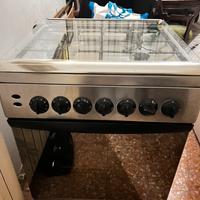 Piano cottura a gas con forno elettrico