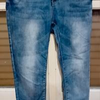 jeans con inserti brillanti alle caviglie