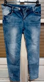 jeans con inserti brillanti alle caviglie