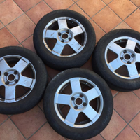 Cerchi in lega 15 completi di gomme Ford Focus