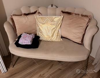 Set divano,2poltrone e pouf beige e oro