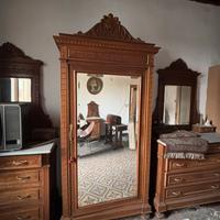 Armadio con specchio